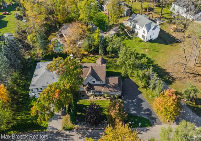 Photo 2 of Single family home for sale at 3556 Shady Beach Blvd, Orchard Lake, MI 48324 | MLS# 20261083853 | Listing updated on 2026-10-29