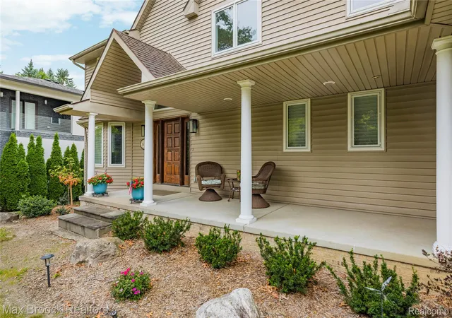 Photo 3 of Single family home for sale at 3556 Shady Beach Blvd, Orchard Lake, MI 48324 | MLS# 20261083853 | Listing updated on 2026-10-29