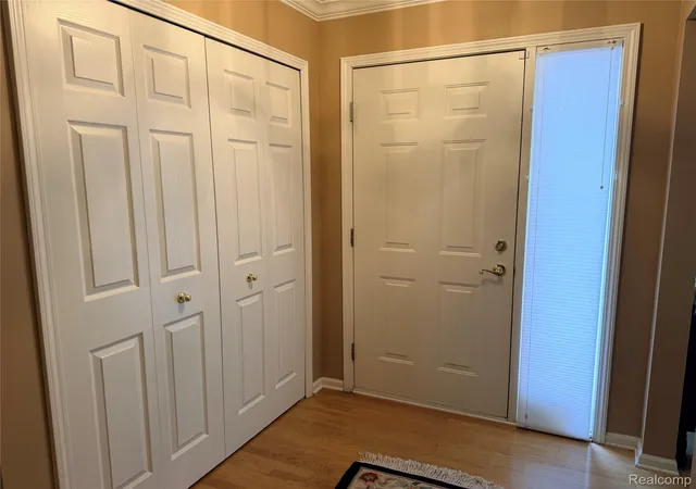 Listing Photo 1 - Condo for sale in building located at 35475 Lone Pine Ln, Farmington Hills, MI 48335 - Unit #