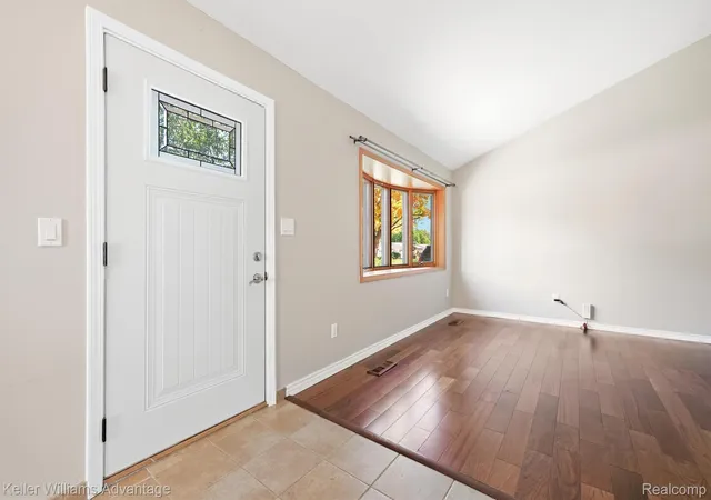 Photo 2 of Single family home for sale at 19861 Maplewood St, Livonia, MI 48152 | MLS# 20261083886 | Listing updated on 2026-10-29