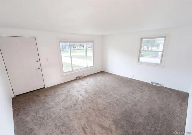 Photo 2 of Single family home for sale at 641 Kendalwood St NE, Grand Rapids, MI 49505 | MLS# 20261083919 | Listing updated on 2026-10-30