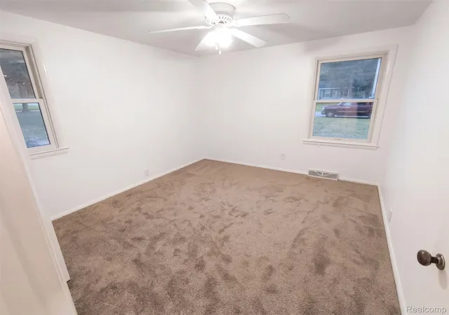 Photo 3 of Single family home for sale at 641 Kendalwood St NE, Grand Rapids, MI 49505 | MLS# 20261083919 | Listing updated on 2026-10-30