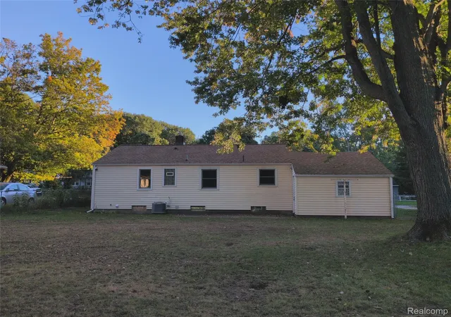 Photo 4 of Single family home for sale at 641 Kendalwood St NE, Grand Rapids, MI 49505 | MLS# 20261083919 | Listing updated on 2026-10-30
