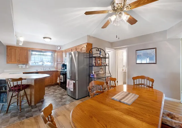 Photo 3 of Single family home for sale at 1309 Huntington Dr, Owosso, MI 48867 | MLS# 5050225043 | Listing updated on 2026-10-27