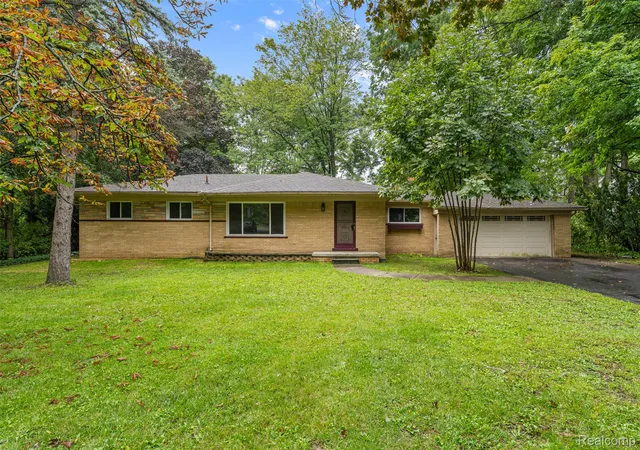 Photo 3 of Single family home for sale at 1175 South Blvd W, Troy, MI 48098 | MLS# 20261083989 | Listing updated on 2026-10-27
