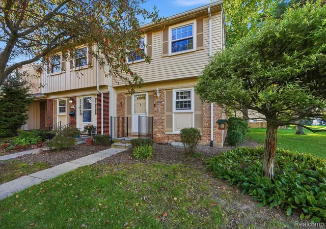 Photo 2 of Condo for sale at 1699 Brentwood Dr, Troy, MI 48098 | MLS# 20261084044 | Listing updated on 2026-10-25