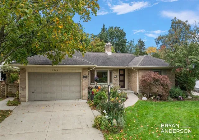 Photo 2 of Single family home for sale at 2504 Beechwood Dr SE, Grand Rapids, MI 49506 | MLS# 65026055170 | Listing updated on 2026-10-27