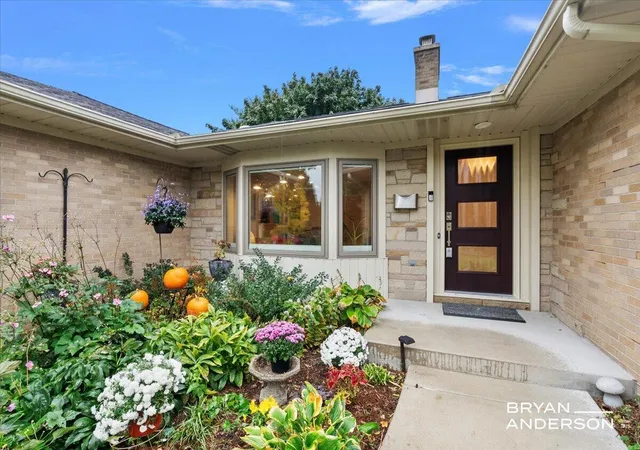 Photo 4 of Single family home for sale at 2504 Beechwood Dr SE, Grand Rapids, MI 49506 | MLS# 65026055170 | Listing updated on 2026-10-27