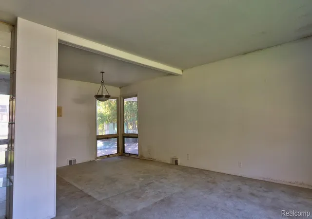 Photo 2 of Single family home for sale at 19209 Starlane St, Southfield, MI 48075 | MLS# 20261084136 | Listing updated on 2026-10-29
