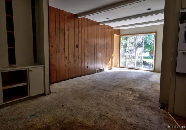 Photo 4 of Single family home for sale at 19209 Starlane St, Southfield, MI 48075 | MLS# 20261084136 | Listing updated on 2026-10-29