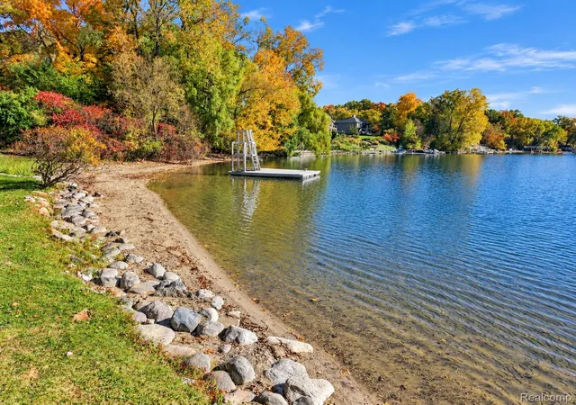 Photo 3 of Condo for sale at 7550 Hemlock Dr #5, West Bloomfield Charter Township Oakland, MI 48324 | MLS# 20261084252 | Listing updated on 2026-10-29