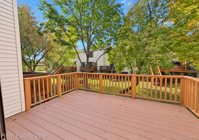 Listing Photo 1 - Condo for sale in building located at 1004 Willow Grv Ct, Rochester Hills, MI 48307 - Unit #