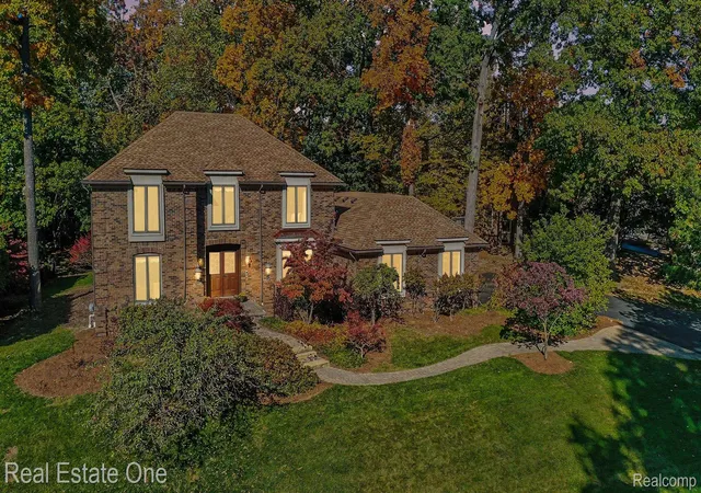 Photo 1 of Sale Pending at 5095 Far Ravine Ct, West Bloomfield, MI 48323 | MLS# 20261084408 | Listing updated on 2026-10-30