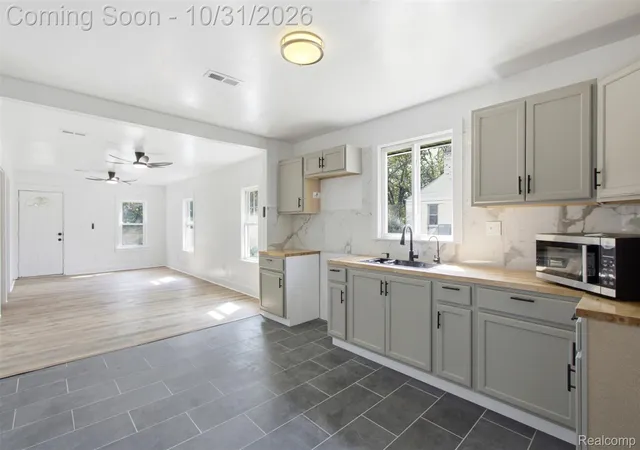 Photo 4 of Single family home for sale at 14845 Rochelle St, Detroit, MI 48205 | MLS# 20261084436 | Listing updated on 2026-10-31