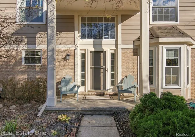 Photo 4 of Single family home for sale at 5606 Adderstone Dr, Clarkston, MI 48346 | MLS# 20261084503 | Listing updated on 2026-10-28