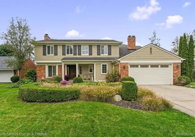 Photo 1 of Single family home for sale at 61 Roslyn Rd, Grosse Pointe Shores, MI 48236 | MLS# 20261084565 | Listing updated on 2026-10-28