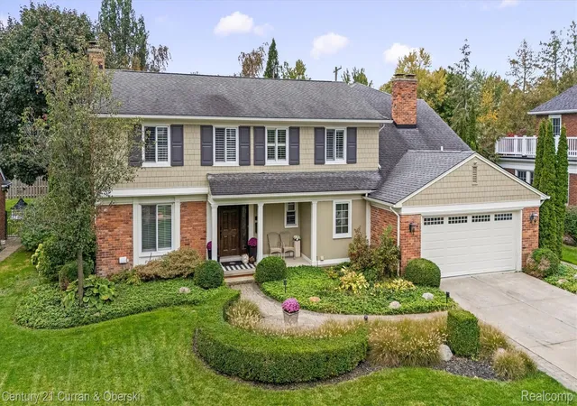 Photo 2 of Single family home for sale at 61 Roslyn Rd, Grosse Pointe Shores, MI 48236 | MLS# 20261084565 | Listing updated on 2026-10-28