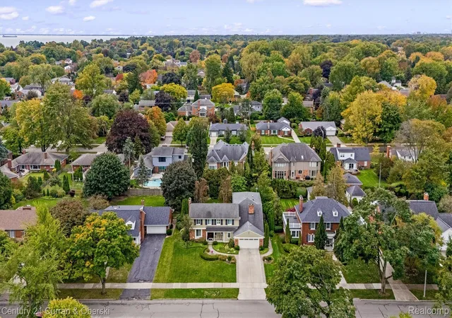 Photo 3 of Single family home for sale at 61 Roslyn Rd, Grosse Pointe Shores, MI 48236 | MLS# 20261084565 | Listing updated on 2026-10-28
