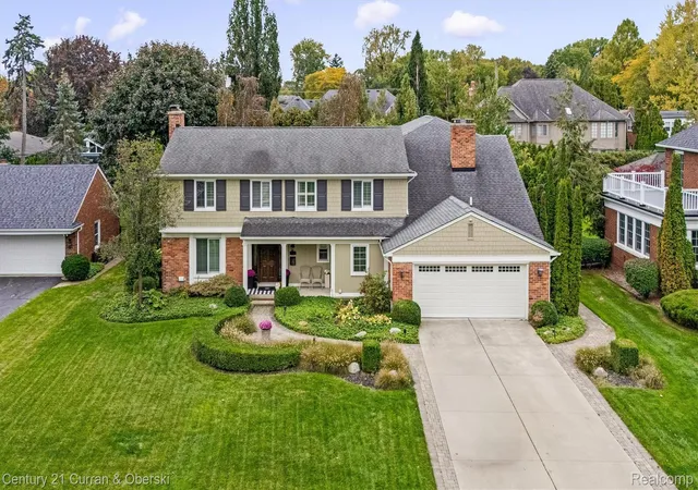 Photo 4 of Single family home for sale at 61 Roslyn Rd, Grosse Pointe Shores, MI 48236 | MLS# 20261084565 | Listing updated on 2026-10-28