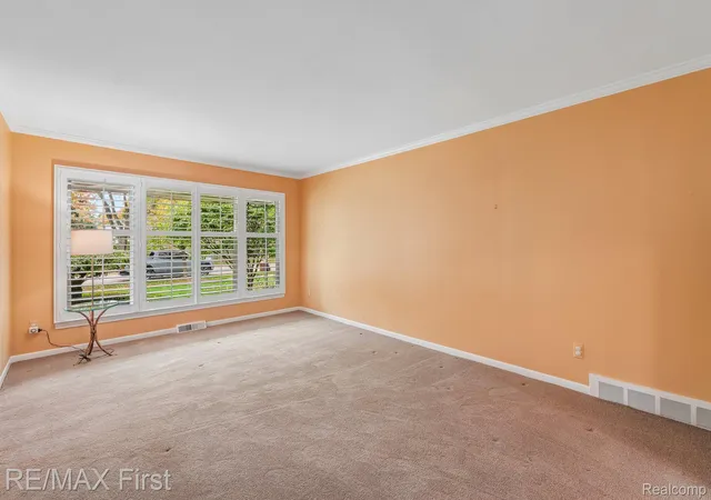 Photo 4 of Single family home for sale at 3232 Essex Dr, Troy, MI 48084 | MLS# 20261084597 | Listing updated on 2026-10-28