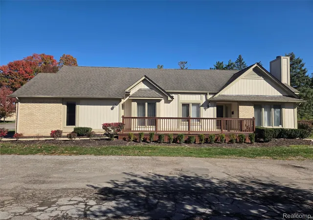 Listing Photo 2 - Condo for sale in building located at 29470 Cvs Creek Ln, Farmington Hills, MI 48334
