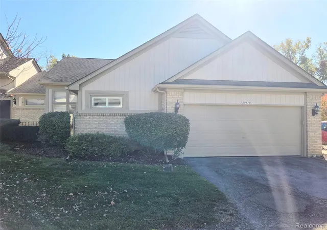 Listing Photo 1 - Condo for sale in building located at 29470 Cvs Creek Ln, Farmington Hills, MI 48334 - Unit #