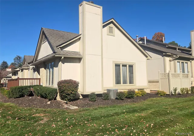 Listing Photo 4 - Condo for sale in building located at 29470 Cvs Creek Ln, Farmington Hills, MI 48334