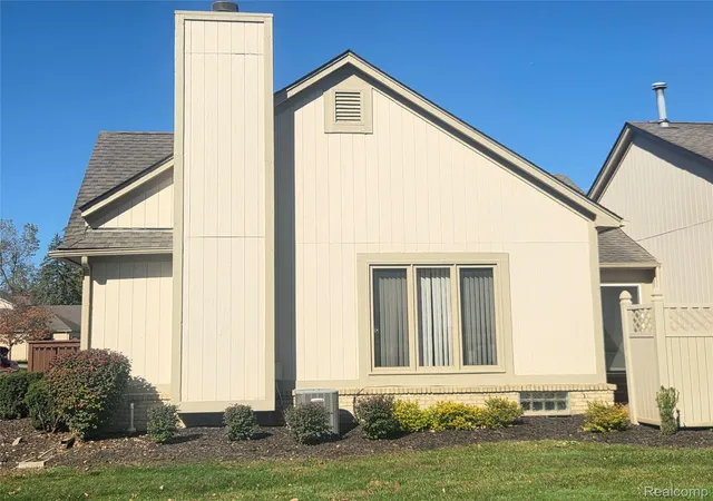 Listing Photo 5 - Condo for sale in building located at 29470 Cvs Creek Ln, Farmington Hills, MI 48334