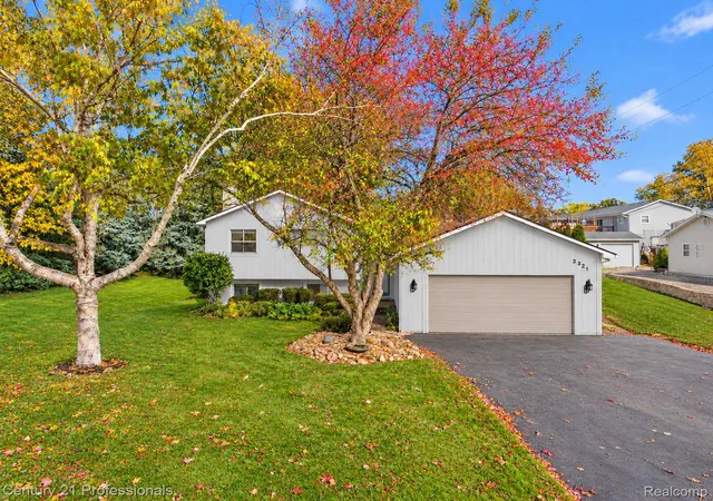 Photo 1 of Sale Pending at 2321 Marwood Dr, Waterford, MI 48328 | MLS# 20261084672 | Listing updated on 2026-10-28