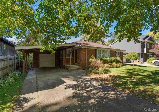 Photo 2 of Single family home for sale at 1915 Beech Ln Dr, Troy City Oakland, MI 48083 | MLS# 20261084793 | Listing updated on 2026-10-30