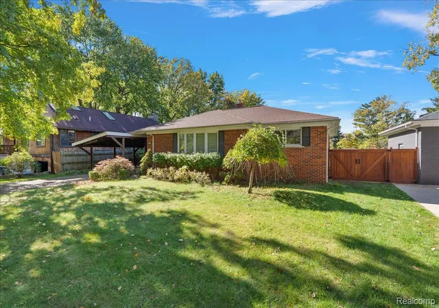 Photo 3 of Single family home for sale at 1915 Beech Ln Dr, Troy City Oakland, MI 48083 | MLS# 20261084793 | Listing updated on 2026-10-30