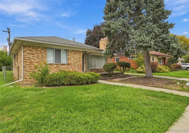 Photo 2 of Single family home for sale at 22001 Beverly St, Oak Park City Oakland, MI 48237 | MLS# 20261084873 | Listing updated on 2026-10-31