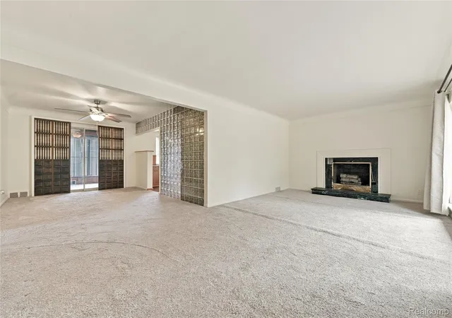 Photo 3 of Single family home for sale at 22001 Beverly St, Oak Park City Oakland, MI 48237 | MLS# 20261084873 | Listing updated on 2026-10-31