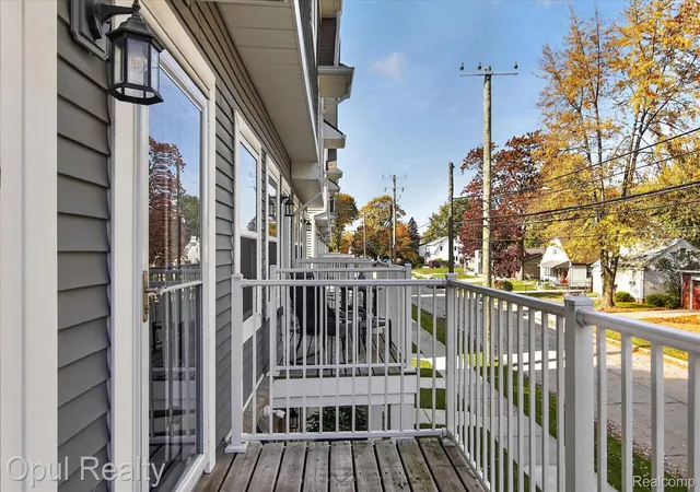 Listing Photo 1 - Condo for sale in building located at 406 Jeff Keeton Dr, Hazel Park, MI 48030