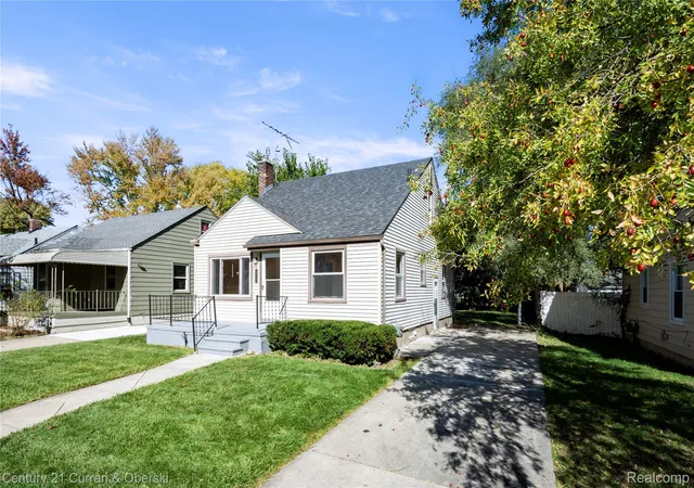 Photo 3 of Single family home for sale at 19757 Kingsville St, Harper Woods, MI 48225 | MLS# 20261085020 | Listing updated on 2026-10-29
