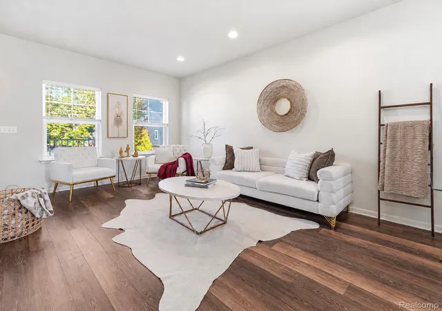 Listing Photo 1 - Condo for sale in building located at 561 Parkdale Ln, Ferndale, MI 48220 2964