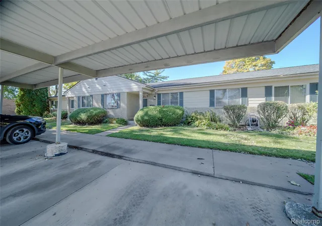 Photo 1 of Sale Pending at 26533 Franklin Pointe Dr, Southfield, MI 48034 | MLS# 20261085041 | Listing updated on 2026-10-29