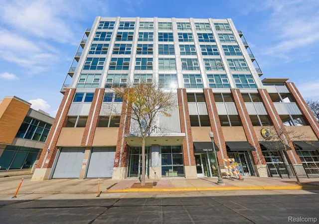 Listing Photo 2 - Condo for sale in building located at 100 W 5Th St, Royal Oak, MI 48073 - Unit #712