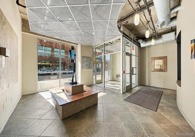 Listing Photo 4 - Condo for sale in building located at 100 W 5Th St, Royal Oak, MI 48073 - Unit #712
