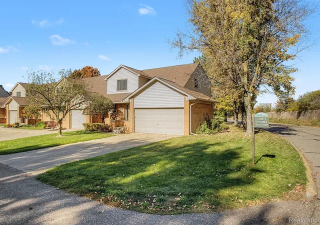 Listing Photo 3 - Condo for sale in building located at 3783 Old Creek Rd, Troy, MI 48084