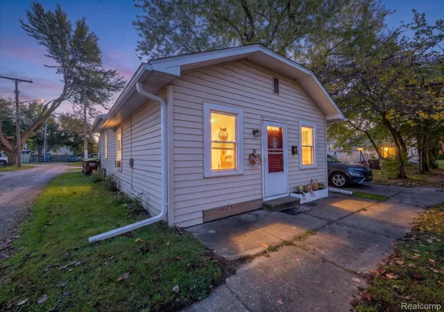Photo 1 of Single family home for sale at 615 Hubble St, Monroe, MI 48161 | MLS# 20261085100 | Listing updated on 2026-10-30