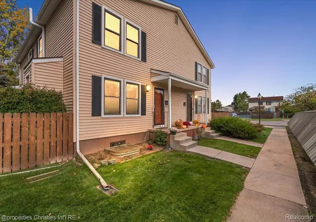 Listing Photo 2 - Condo for sale in building located at 2822 Roundtree Blvd, Ypsilanti, MI 48197