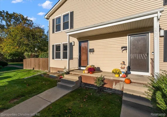 Listing Photo 3 - Condo for sale in building located at 2822 Roundtree Blvd, Ypsilanti, MI 48197
