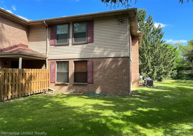 Listing Photo 2 - Condo for sale in building located at 19115 Surrey Ln, Northville, MI 48167 - Unit #21