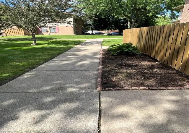 Listing Photo 4 - Condo for sale in building located at 19115 Surrey Ln, Northville, MI 48167 - Unit #21