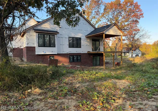 Photo 4 of Single family home for sale at 2904 Lost Crk Ct, Milford, MI 48381 | MLS# 20261085265 | Listing updated on 2026-10-29