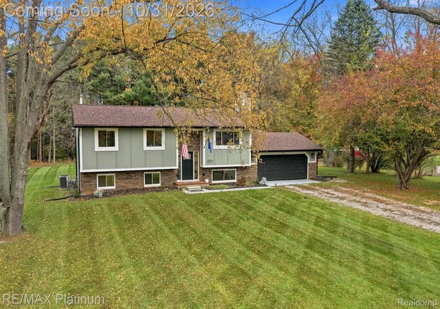 Photo 1 of Single family home for sale at 8739 Coyle Dr, Pinckney, MI 48169 | MLS# 20261085289 | Listing updated on 2026-10-31