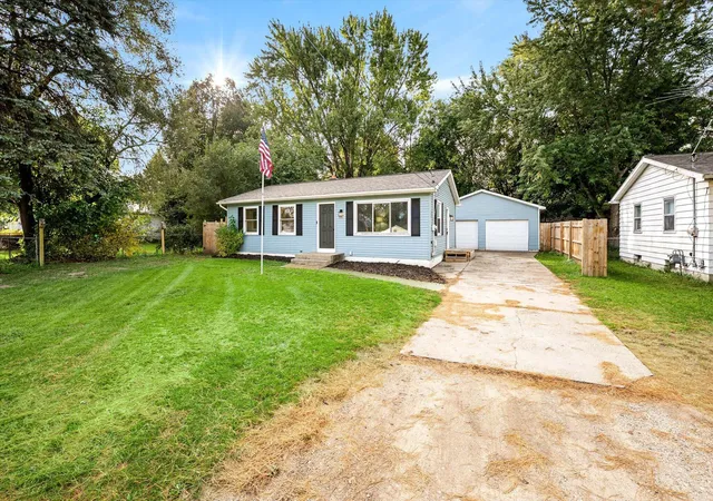 Photo 3 of Single family home for sale at 1224 Ecklund St NE, Grand Rapids, MI 49505 | MLS# 71026055852 | Listing updated on 2026-10-27