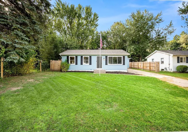 Photo 4 of Single family home for sale at 1224 Ecklund St NE, Grand Rapids, MI 49505 | MLS# 71026055852 | Listing updated on 2026-10-27