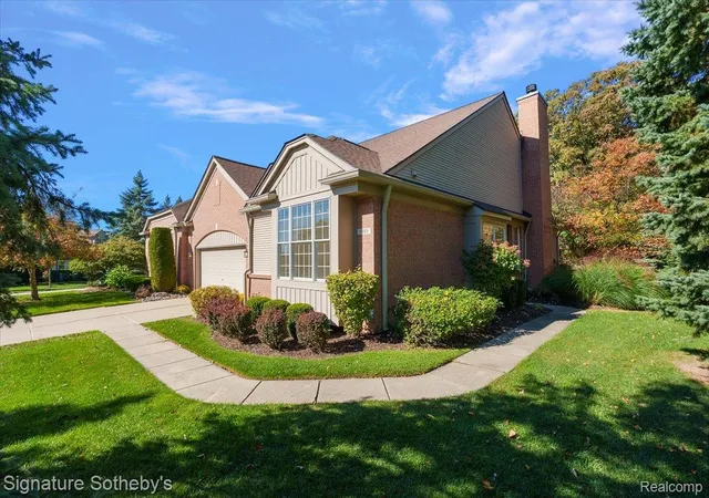 Listing Photo 1 - Condo for sale in building located at 1989 Dunham Dr, Rochester, MI 48306